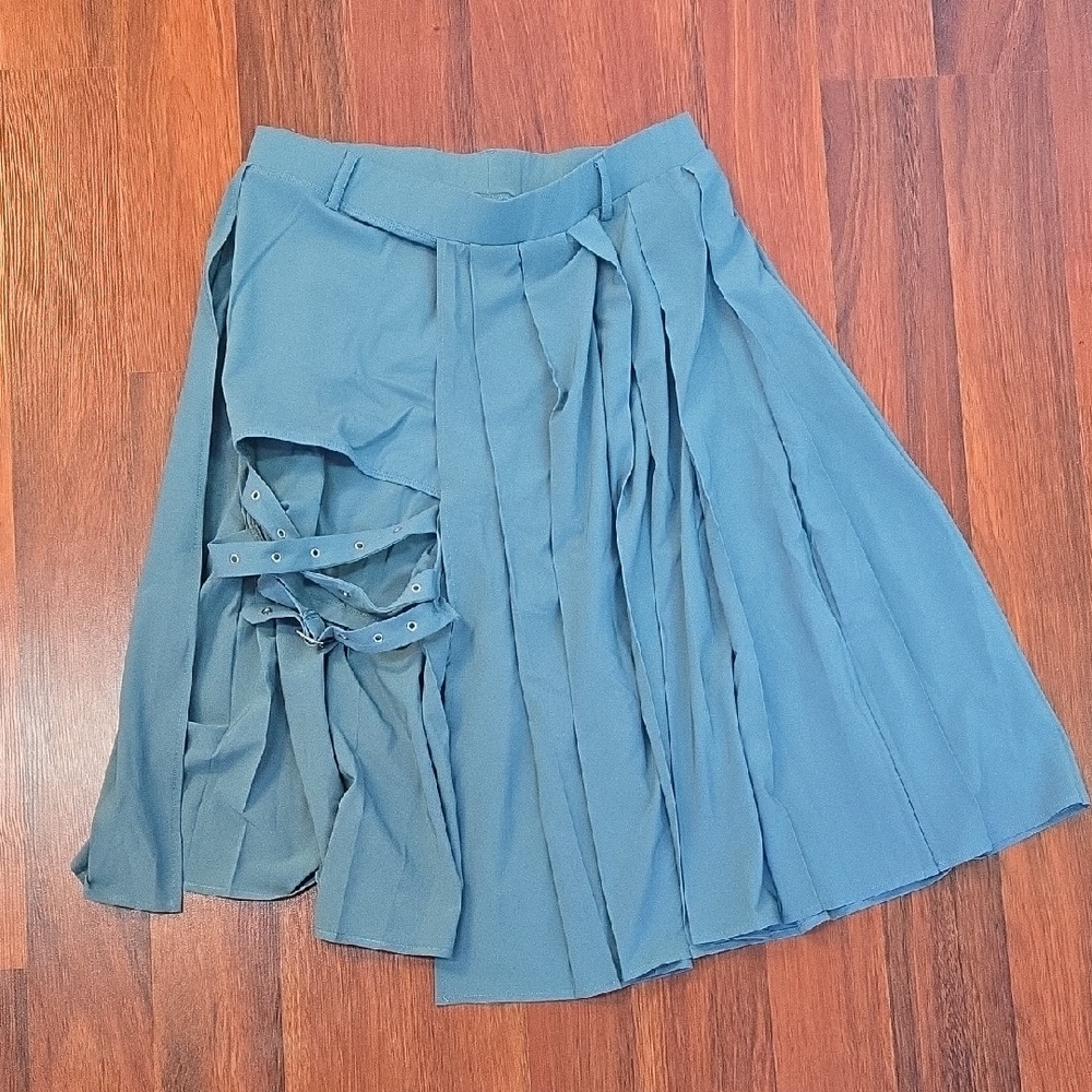 Halara Breezeful Pleated Skirt Skort Buckle Shorts Blue Size L NWT